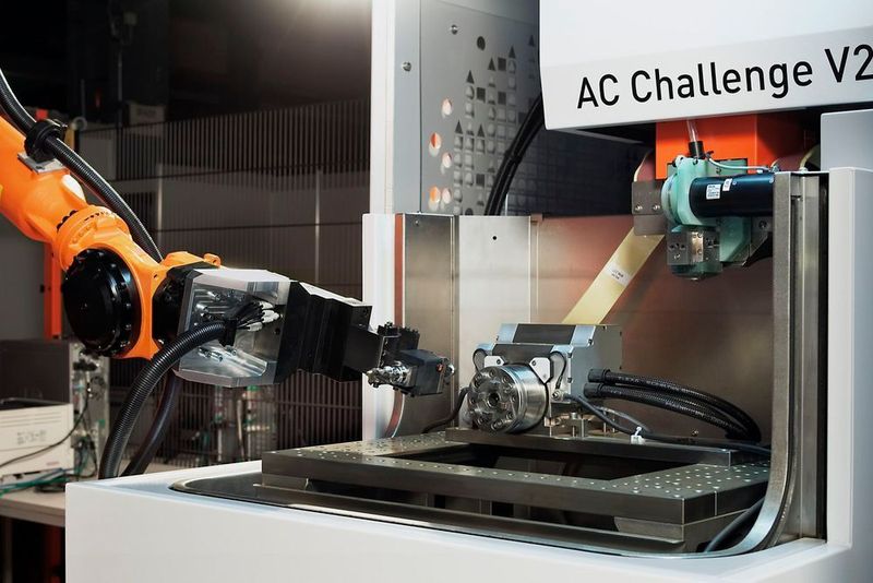Automatisierung ermöglicht die Integration und Kombination der beiden Technologien von GF AgieCharmilles: Fräsen und Erodieren.
