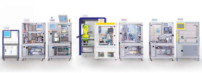 Industrie-4.0-Demonstrationsanlage von SmartFactoryKL mit Komponenten von insgesamt 16 Partnerunternehmen wie IBM und Rexroth-Bosch, die das aktuell Machbare an modularer Produktion zeigen soll.