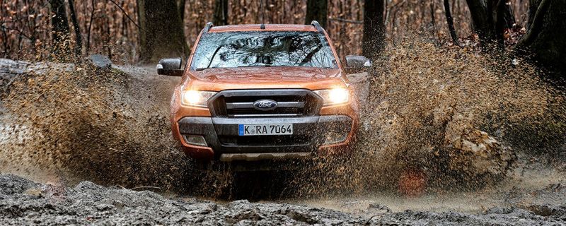 Der neue Ford Ranger ist mehr als nur schöner Schein. Der neue Pickup verfügt über echte Offroad-Eigenschaften, kann aber auch wie ein PKW gefahren werden.