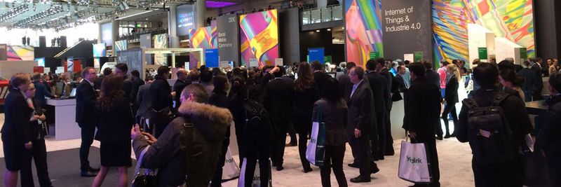 Ein Bild wie aus alten Tagen: Volle Stände und ein äußerst interessiertes Publikum wie hier bei IBM.