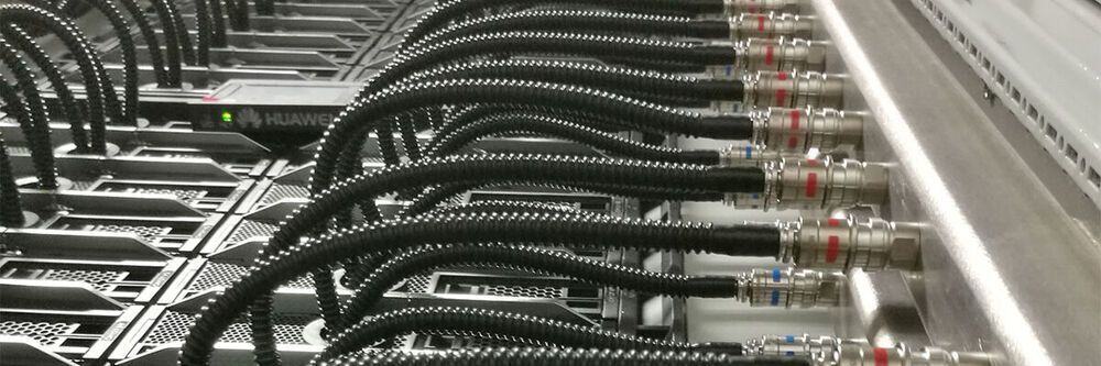 Die Stäubli-Schnellkupplungen sorgen für sichere direkte Serverkühlung