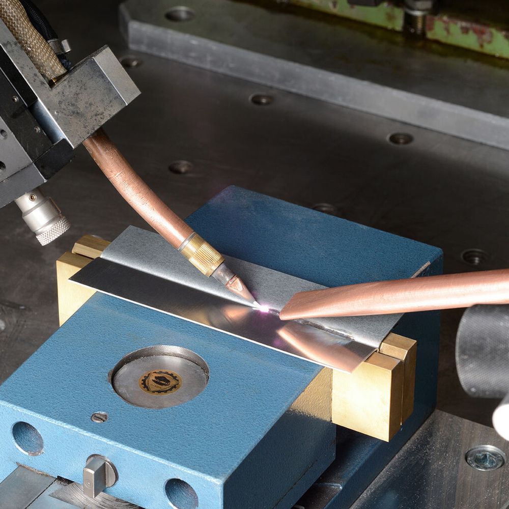 Zweistrahliges Laserverfahren fügt Aluminium und Stahl