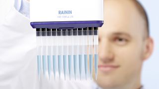 Abb.1: Regelmäßige Pipettentests und fachkundige Wartung sind deshalb extrem wichtig, um sicherzustellen, dass Pipetten innerhalb der spezifizierten Toleranzen arbeiten. (Bild: Mettler Toledo)