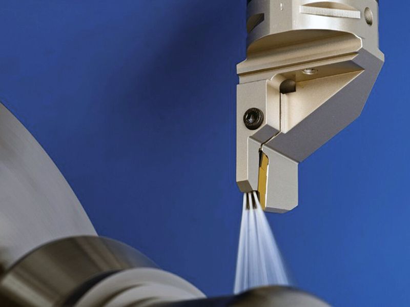 Es wurden Werkzeuge für die Bearbeitung mit Kühlmittel-Hochdruck entwickelt. Hierbei wird der Kühlschmierstoff mit bis zu 600 bar Druck direkt in die Schnittzone geleitet. (Bild: Iscar)