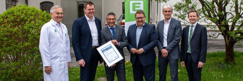 (v. l.) KAGes-Vorstandsvorsitzender Univ. Prof. Ing. Dr. Dr. h.c. Gerhard Stark, KAGes-Vorstand für Finanzen und Technik Mag. DDr. Ulf Drabek; MSc MBA, Christian Kohl, Senior Head of Enterprise bei Drei, Energie Steiermark; Vorstandsdirektor DI Mag Martin Graf; MBA MARC-Geschäftsführer DI Dr. Markus Pedevilla, MSc sowie MARC-Geschäftsführer DI Bernhard Brauner, MBA (v. l.) KAGes-Vorstandsvorsitzender Univ. Prof. Ing. Dr. Dr. h.c. Gerhard Stark, KAGes-Vorstand für Finanzen und Technik Mag. DDr. Ulf Drabek; MSc MBA, Christian Kohl, Senior Head of Enterprise bei Drei, Energie Steiermark; Vorstandsdirektor DI Mag Martin Graf; MBA MARC-Geschäftsführer DI Dr. Markus Pedevilla, MSc sowie MARC-Geschäftsführer DI Bernhard Brauner, MBA