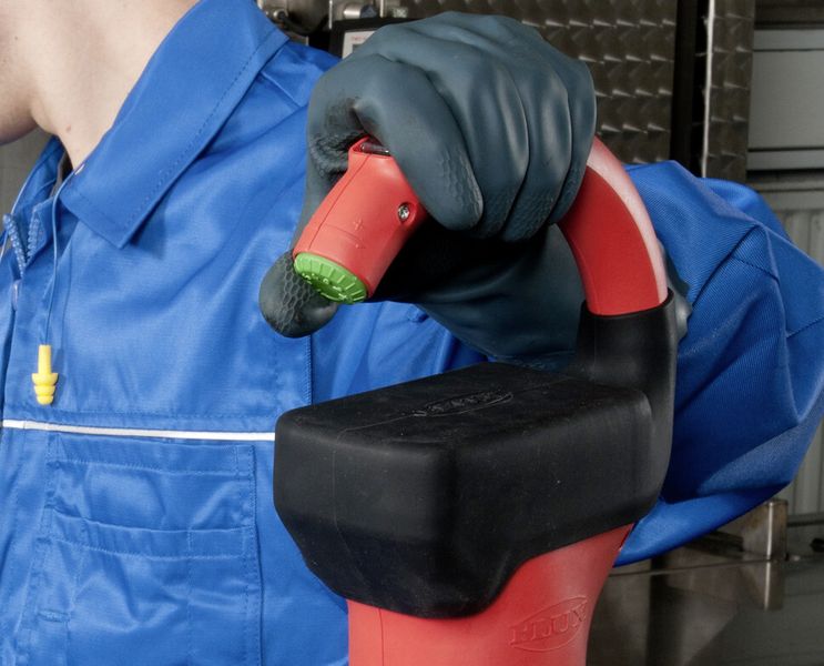 Mit dem bürstenlosen Akku-Motor ist eine stufenlose Drehzahlregelung möglich. (Bild: Flux/Stefan Mesitschek)