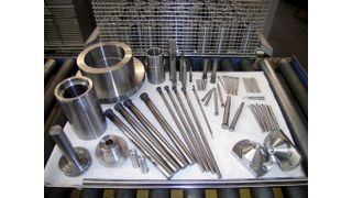 Die zu reinigenden Werkstücke haben Abmessungen von D: 0,3 mm bis 150 mm und L: bis zu 500 mm. (Bild: Adunatec)