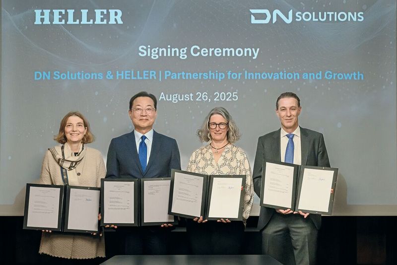 DN Solutions a signé un accord pour l'acquisition du groupe Heller. 2e à partir de la gauche, Wonjong Kim, CEO de DN Solutions ; de gauche à droite :  Nicole Pfleiderer, Petra Speidel et Marc Heller, associés de Heller Holding SE & Co. KGaA. (Source :Bernd Nill / Heller)