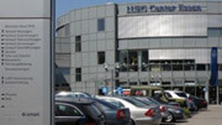 Das Mercedes- und Smart-Autohaus Lueg in Essen schafft es, trotz seiner Größe kundennah zu sein. (Foto: Lueg)