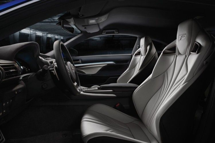 Im Innenraum orientiert sich das Coupé wiederum am Lexus IS. (Foto: Lexus)