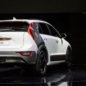 Auch das Heck des neuen Kia Niro wurde stark modifiziert.(Bild:  Kia)