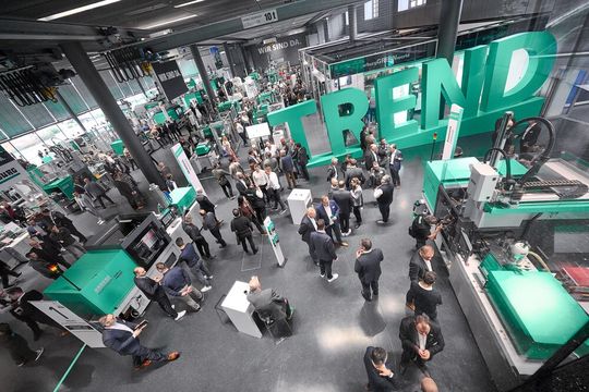 Ein Highlight unter den rund 40 Maschinen-Exponaten der Arburg Technologie-Tage 2026 waren die elektrischen Allrounder Trend – der neue Standard im Spritzgießen.(Bild:  Arburg)