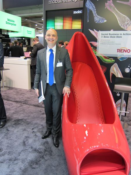 Ralf Colbus (IBM) suchte mit Reno nach der Cebit-Cinderella. (IT-BUSINESS)