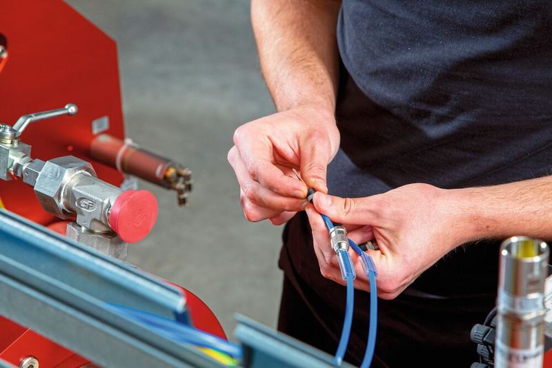Insgesamt sind ein rundes Dutzend unterschiedlicher Leitungen von Lapp in der Wasserstoff-Betankungsanlage verbaut. Ein wichtiges Feature ist beispielsweise der hohe Zündschutz am Max Compression, einem Kolbenhochdruckverdichter.