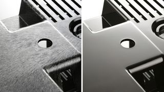 Bei Verwendung einer speziellen Entgasungsschnecke können Hochglanzteile aus Ultrason E (PESU), ohne Vortrocknung hergestellt werden. Links: Schlieren – Testwerkzeug mit geschlossener Entgasung, rechts: glänzende Oberfläche – geöffnete Entgasung. (Archiv: Vogel Business Media)