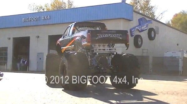 Der Bigfoot 20: der weltweit erste Monstertruck mit Elektroantrieb macht mit über 260 kW und 1100 Nm Autos umweltschonend platt (Bild: Bigfoot 4x4 Inc.)
