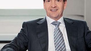 Kai-Otto Landwehr, Leiter des Commercial-Finance-Geschäfts von SFS in Deutschland: „Neue Anlagen bringen oft auch Produktivitäts- und Kapazitätssteigerungen und verbessern auf diese Weise zusätzlich das Ergebnis und die Wettbewerbsfähigkeit.“ (Bild: SFS)