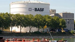 Die deutlich schwächer als erwartete Industrieproduktion wirkt sich negativ auf Mengen- und Margenentwicklung von BASF aus. (BASF)