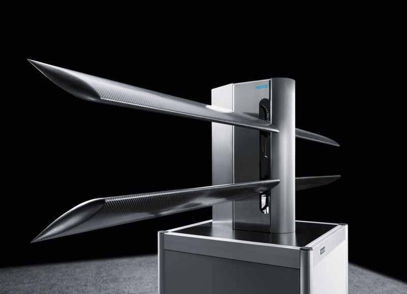 Mit dem Dual-Wing-Generator hat Festo im Rahmen des Bionic Learning Network einen außergewöhnlichen Technologieträger entwickelt, der zwei horizontal angeordnete Flügelpaare anstelle von Rotorblättern zur Energiegewinnung nutzt. (Bild: Festo)