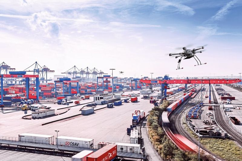 Eine Drohne fliegt über den Hamburger Hafen. Dieses Bild sieht man nicht allzu oft. Viele Unternehmen scheuen sich, Drohnen zu nutzen. Doch es gibt viele Gründe pro Drohne.