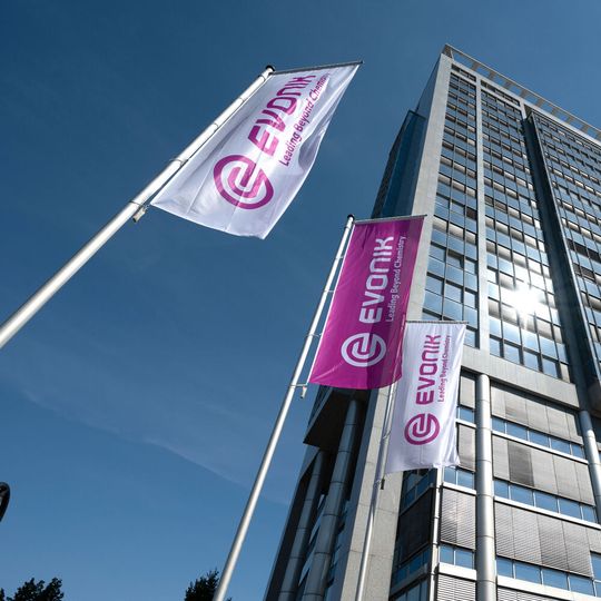 Mit dem Verkauf des TAA-Derivate-Geschäfts will Evonik seine Ausrichtung auf Spezialchemikalien weiter stärken.(Bild:  Evonik)