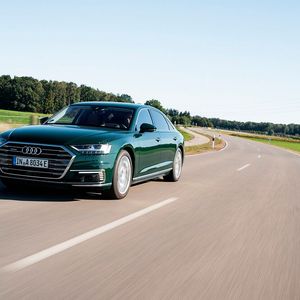 Der aktuelle Audi A8 ist grundsätzlich bereits auf das hoch automatisierte Fahren der Stufe drei vorbereitet. (Bild:  Audi)
