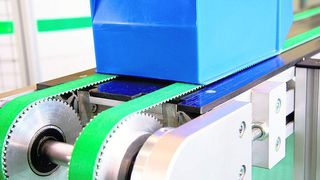 Um den Verschleiß der Präzisionstransportbänder möglichst gering zu halten, bietet Habasit Rossi seine Zahnriemen auch mit einem robusten Polyamidgewebe auf Zahn- und Rückseite an.Bilder: Habasit Rossi (Archiv: Vogel Business Media)