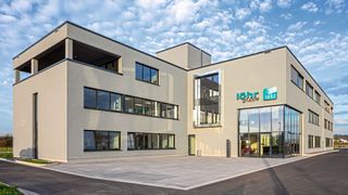 2019 errichtete die Löhr & Becker AG das neue Domizil der Verwaltung der Unternehmensgruppe. (Löhr-Gruppe)