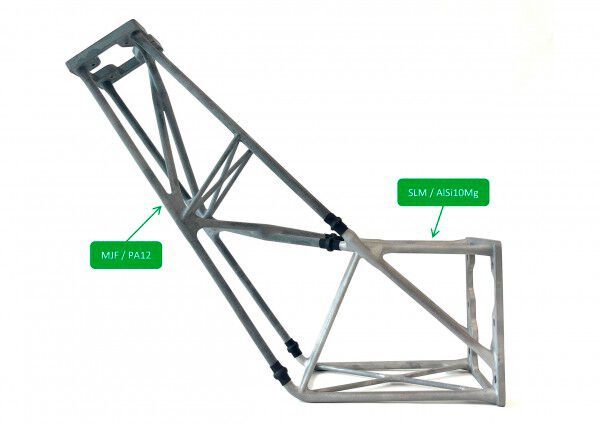 Das Team von Reinforce3D hat eine Satellitenantennenstruktur aus zwei 3D-gedruckten Teilen entwickelt. Diese ist mit Endloskohlenstofffasern durch CFIP-Technologie verstärkt und integral verbunden. (Bild: 3DDPC)