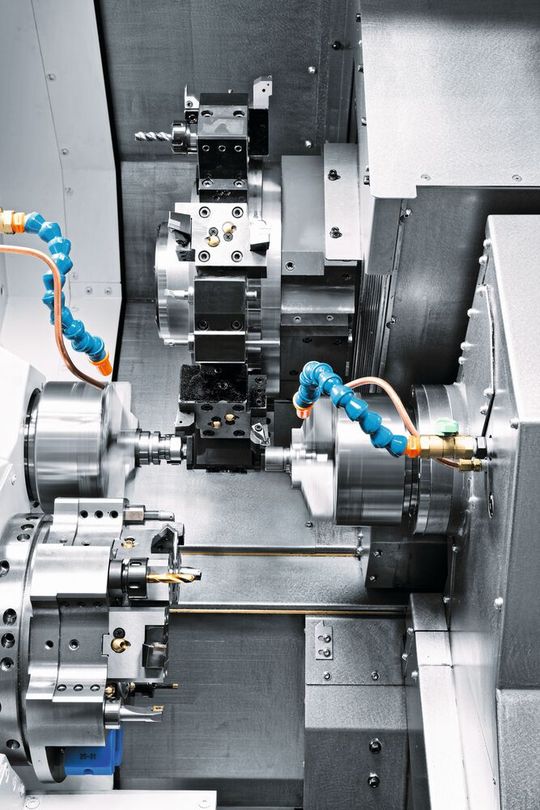 Usinage mixte par superposition : pour usiner le contour requis sur l’arrière, la contre-broche doit compenser le processus d’usinage sur l’avant tout en effectuant le processus d’enlèvement de matière à l’arrière. Usinage mixte par superposition : pour usiner le contour requis sur l’arrière, la contre-broche doit compenser le processus d’usinage sur l’avant tout en effectuant le processus d’enlèvement de matière à l’arrière.