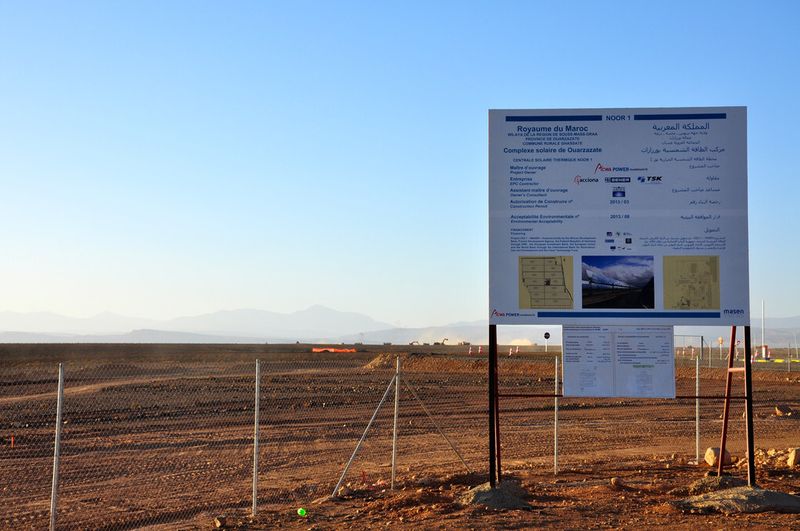 Zurzeit wird in Ouarzazate die Fläche für das erste Solarkraftwerk vorbereitet. (Bild: Isenburg)