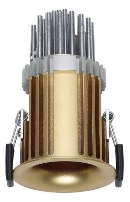 Red Dot Award 2015 - LED Downlight Quantum von Linea Light Group, Italien: Quantum ist ein Downlight, dessen Gehäuse eine glockenförmige Kontur zeigt. Sein Flansch bildet hingegen eine visuelle Einheit mit der abgehängten Decke. Der Kühlkörper ist aus Aluminiumspritzguss und das Gehäuse aus lackiertem Aluminium mit gaufrierter oder vergoldeter Oberfläche gefertigt. Die Linienführung des Gehäuses trägt dazu bei, die Lichtabstrahlung nach außen zu lenken und Verluste einzuschränken. Quantum nutzt ein innovatives Filter-System, das die Reinheit des Lichtstrahls und den Sehkomfort maximiert. Der Strahler ist in einer schwenkbaren oder drehbaren Version und in vier unterschiedlich lichtstarken Modellen erhältlich.  (Bild: Red Dot)