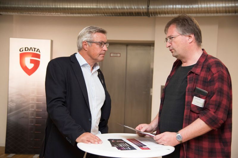 v.l. Michael Zimmer (G DATA Advanced Analytics) und Stefan Kinzel (Technoconcept Systemhaus). (Alexandra Roth / fotoagentur-roth)