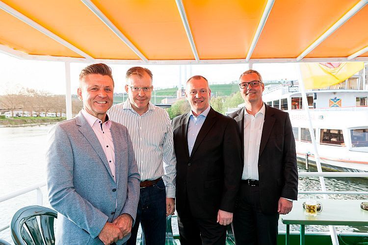 Auch die Prominenz war in lockerer Kleiderordnung vertreten: (v. li.) Wilhelm Hülsdonk (ZDK), Florian Fischer (Vogel Business Media), Peter Börner (ZKF) und Ulrich Dilchert (ZDK). (Stefan Bausewein)