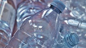 Nowy podatek od tworzyw sztucznych wyniósłby 0,28 centa za kubeczek jogurtu i 1,93 centa za dużą butelkę PET. (Bild: pasja1000)