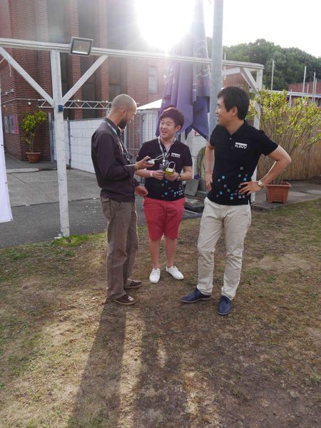 (v. l.) Jens Becker (S&K), Dongwoo Kim und Scott Jeong (beide EssencoreKLEVV) (Bild: DC-Club)