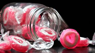 Fujitsu liefert quasi als Bonbon eine Variante der Open-Source Software  „Enterprise Service Catalog Manager“ auf einem USB-Stick mit, wenn Kunden die Hyperkonvergenzsysteme „Primeflex“ installieren.  (gemeinfrei - pixel2013/ Pixabay)