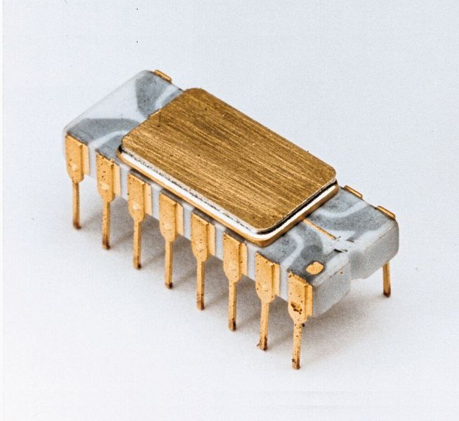 Bild 1:  Ein Intel 4004 aus dem Jahr 1971. Der im SGT-PMOS-Prozess gefertigte Chip hatte 2.300 Transistoren.  (Bild: Intel)