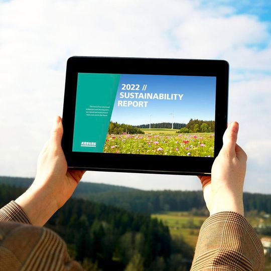 The Sustainability Report is an important component of the Arburg-Green-World program, with which the company has enshrined sustainability through resource efficiency, a reduced carbon footprint and circular economy as important goals. The Sustainability Report is an important component of the Arburg-Green-World program, with which the company has enshrined sustainability through resource efficiency, a reduced carbon footprint and circular economy as important goals.