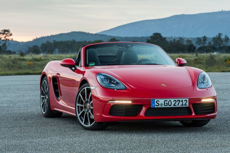 Dank des Turbos braucht es keine hohen Drehzahlen mehr: Früher waren schon drei-, viertausend Touren nötig, um zackig vom Fleck zu kommen, jetzt gelingt der Kavalierstart an der Ampel auch Ungeübten kinderleicht. (Foto: Porsche)