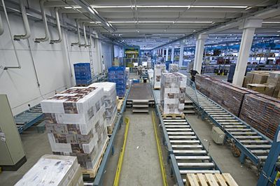 Insgesamt lagert Weltbild ein Sortiment von 30.000 Artikeln und bietet über das Internet insgesamt drei Mio. Produkte an. (Archiv: Vogel Business Media)