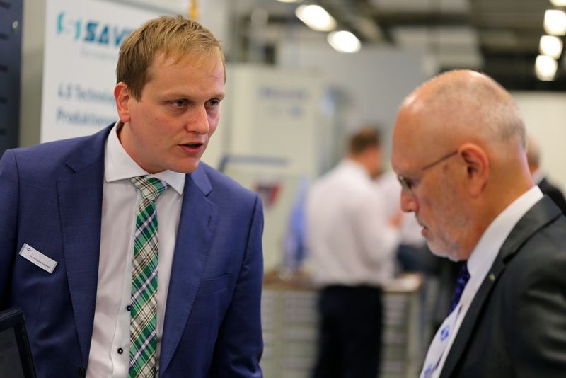 Besucher und Mapal-Entwicklungsexperten an den Fachpressetagen (Matthias Böhm)