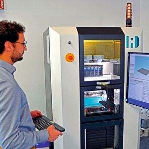 Sebastian Kallenberg, project engineer at Naddcon, while operating the CEM system(Source:  Guido Radig)