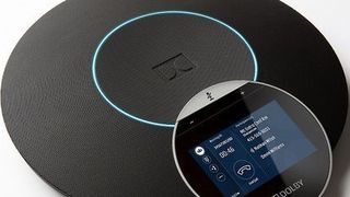 Die Konferenzspinne „Dolby Voice Conference Phone“ kann fünf virtuelle Raumpositionen erfassen. (Bild: BT)