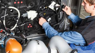 Im Projekt Arena2036 entwickelt das Fraunhofer-IPA ein flexibles Montagemodul, an dem Werker und Roboter entsprechend ihren Fähigkeiten zusammenarbeiten können. (Bild: Arena2036)