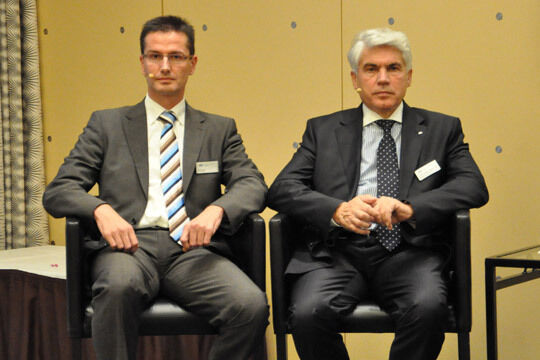 ...sowie Maik Kynast von der FFS Bank (links) den Fragen der Händler. Sie diskutierten mit Manfred Eggert... (Wehner)