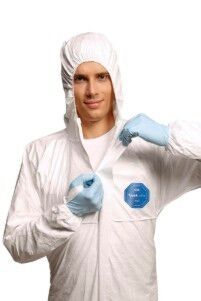 Der Tyvek-APX-400-Schutzanzug ist der erste einer neuen Generation von atmungsaktiver Einweg-Chemikalienschutzkleidung.(Bild:  DuPont)