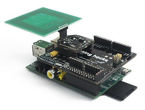 Raspberry Pi und Cooking Hacks: samt RFID 13,56 MHz NFC Shield (Bild: Cooking Hacks)