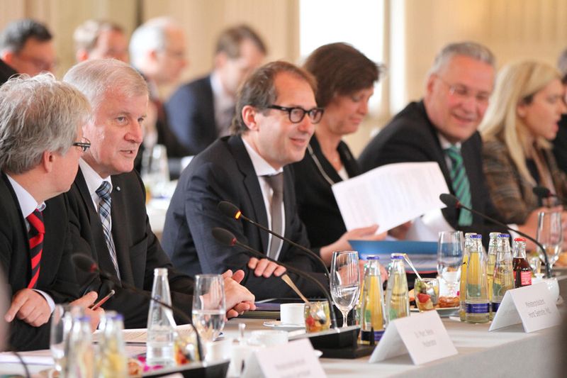 Breitband soll laut Ministerpräsident Horst Seehofer und Bundesminister Alexander Dobrindt auch im Freistaat bald kein Thema mehr sein (Foto: Bayerische Staatskanzlei)