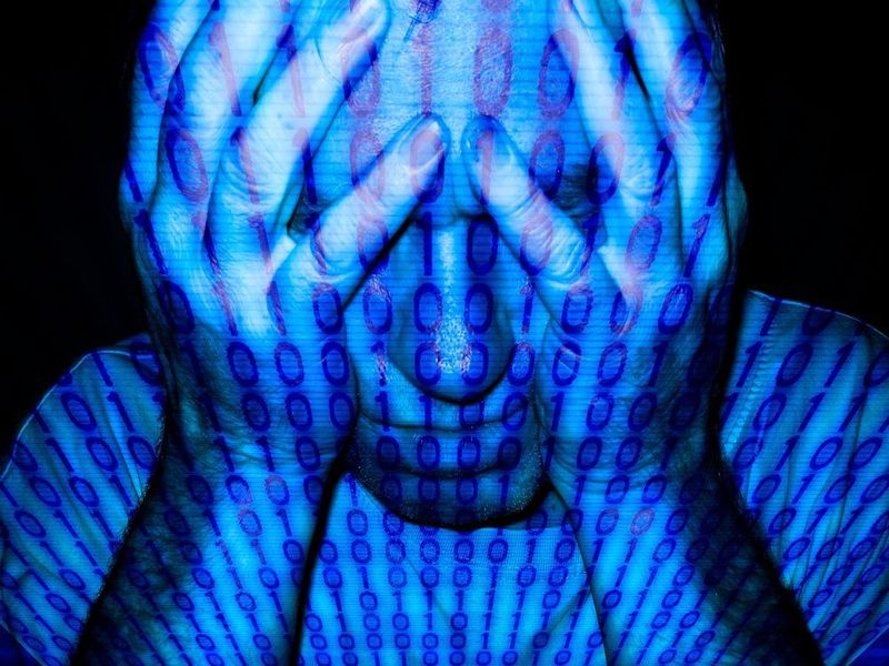 5. Schädliche Online-Werbung: 2015 war von einer hohen Anzahl an Malvertising-Angriffen geprägt. In der ersten Jahreshälfte wurden dazu vor allem Exploit-Kits eingesetzt: Waren im September rund 3.000 renommierte japanische Websites Opfer einer massiven Kampagne, bei der die Daten von fast einer halben Million Benutzer entwendet wurden, entdeckte Trend Micro im Februar einen Zero-Day-Exploit in „Adobe Flash“, der für entsprechende Angriffe genutzt wurde. Zwar werden auch 2016 bösartige Anzeigen ihre Opfer finden, doch scheint es hier zum ersten Mal eine Verbesserung zu geben: Weil immer mehr Anwender Online-Werbeblocker nutzen – allein in den USA ist es fast jeder Zweite (48 Prozent), weltweit stieg dieser Wert um 41 Prozent an –, werden Online-Werbetreibende ihre Anzeigenstrategien ändern. Die zunehmende Verbreitung von Werbeblockern zwingt Cyberkriminelle dazu, neue Angriffswege zu suchen, was wiederum zu weniger schädlichen Werbeeinblendungen führen wird. (Bild: Pixabay.com)